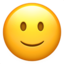 yengilgina kulayotgan yuz Emoji (Apple)