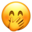 faccina con mano sulla bocca Emoji (Apple)